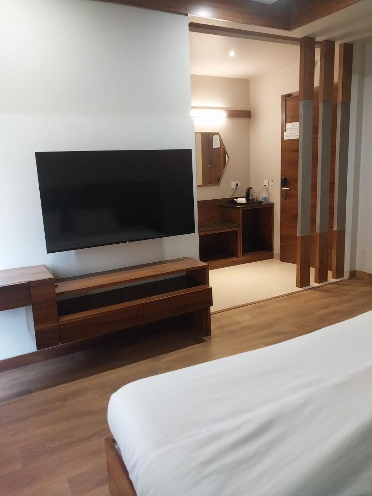 Hotel Endora Patiāla Exteriör bild